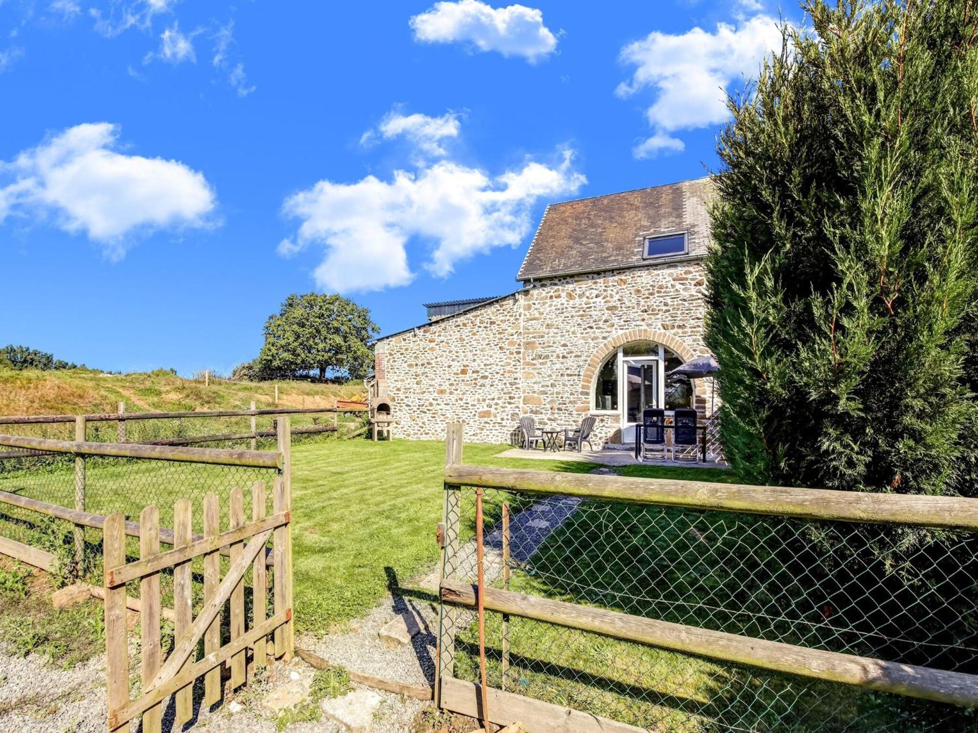 Holiday Home With Garden In Brainville Exterior foto